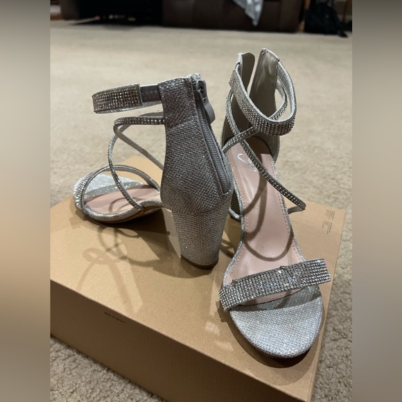 Glitter and Gleam Rhinestone Block Hesls - Picture 3 of 3